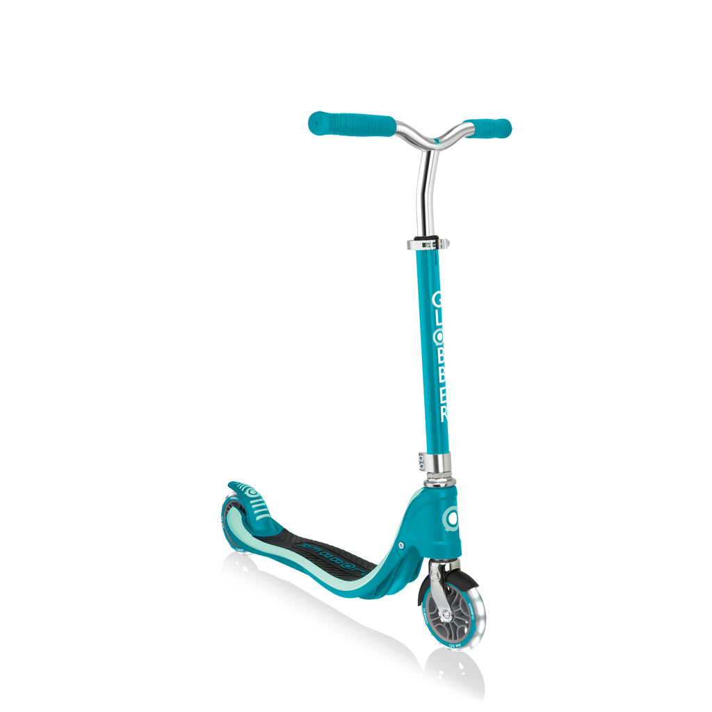 Globber FLOW 125 scooter with light up wheels