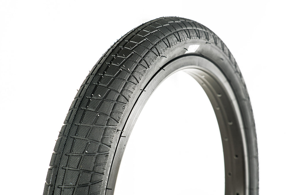 FAMILY F2128 TYRE 18" X2.1"